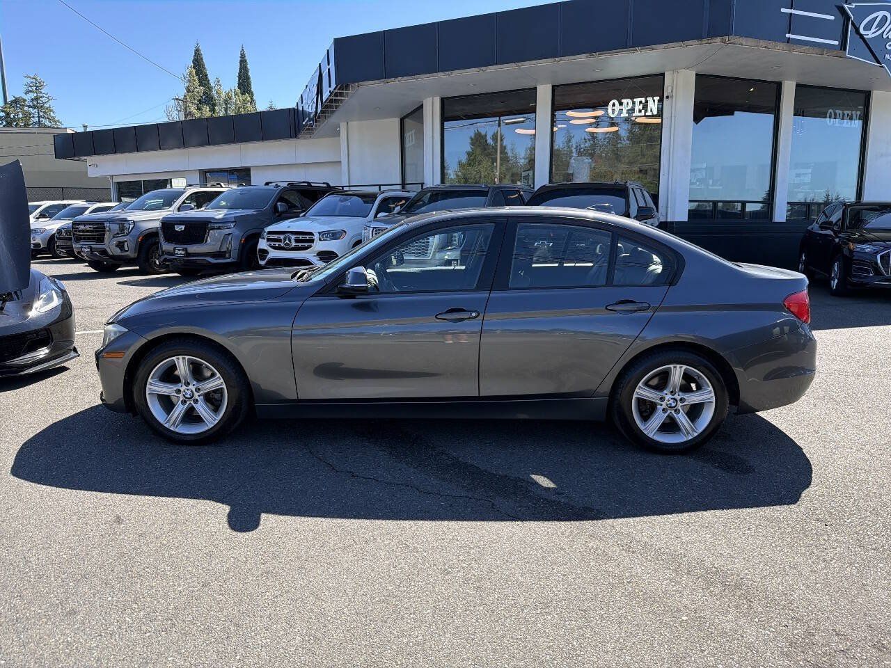 Used 2014 BMW 320i Sedan RWD image 2