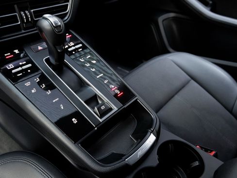 Used 2022 Porsche Macan S image 20