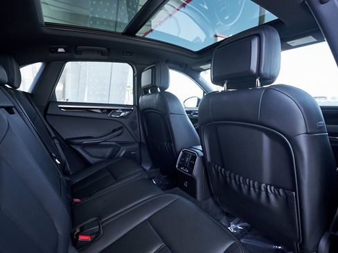 Used 2024 Porsche Macan image 27