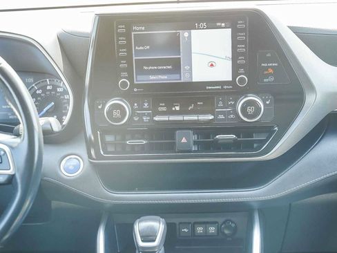 Used 2021 Toyota Highlander XLE image 13