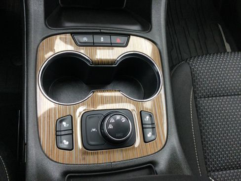 Used 2023 GMC Acadia SLE w/ Driver Convenience Package image 19