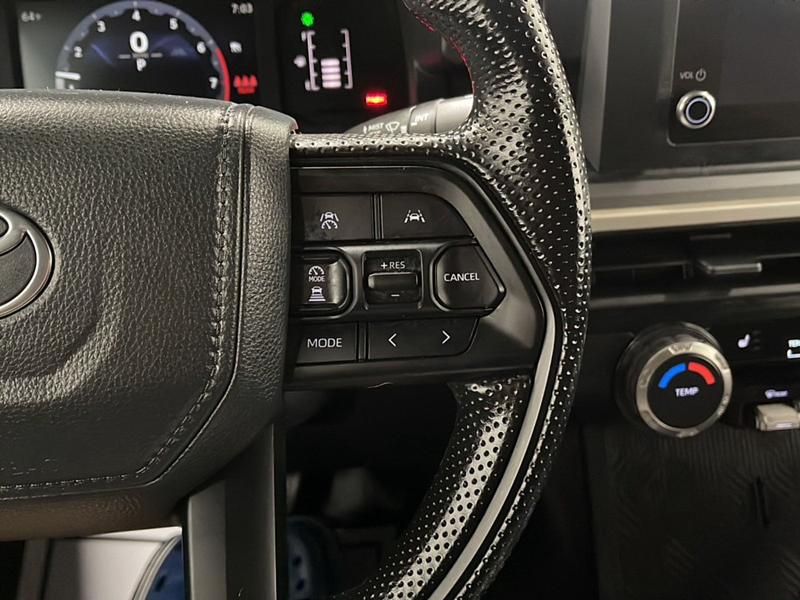 Used 2025 Toyota Tacoma SR5 AWD/4WD image 7