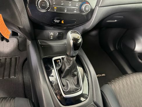 Used 2017 Nissan Rogue S image 16