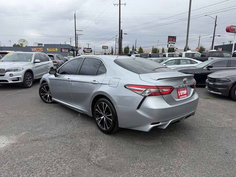 Used 2019 Toyota Camry SE FWD image 6