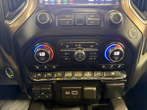 Used 2019 Chevrolet Silverado 1500 High Country w/ Technology Package AWD/4WD image 21