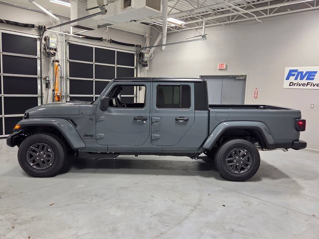 New 2026 Jeep Gladiator Sport AWD/4WD image 3