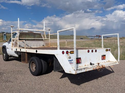 Used 2006 GMC Sierra 3500 W/T w/ Heavy-Duty Power Package image 3