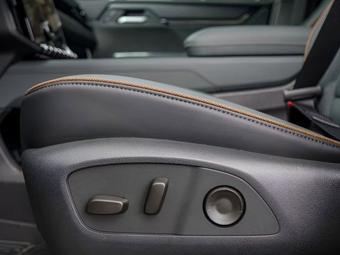 New 2026 GMC Acadia AT4 w/ Luxury Package AWD/4WD image 18