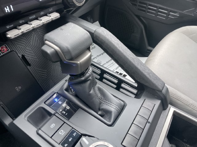 Used 2024 Toyota Tacoma SR5 AWD/4WD image 16