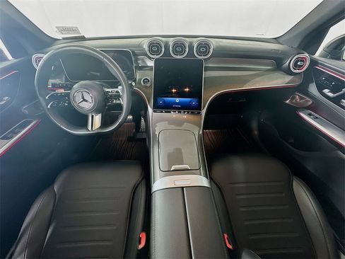 Used 2025 Mercedes-Benz GLC 300 4MATIC image 10