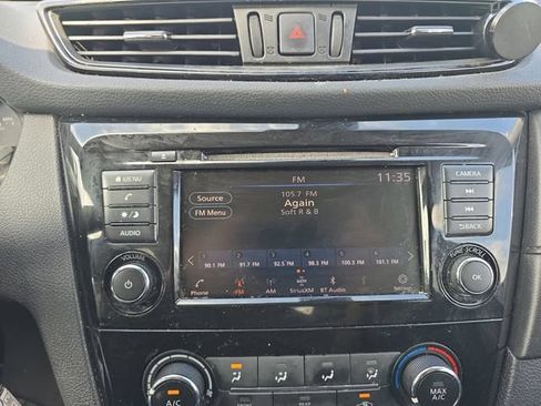Used 2019 Nissan Rogue S w/ Special Edition Package FWD image 8