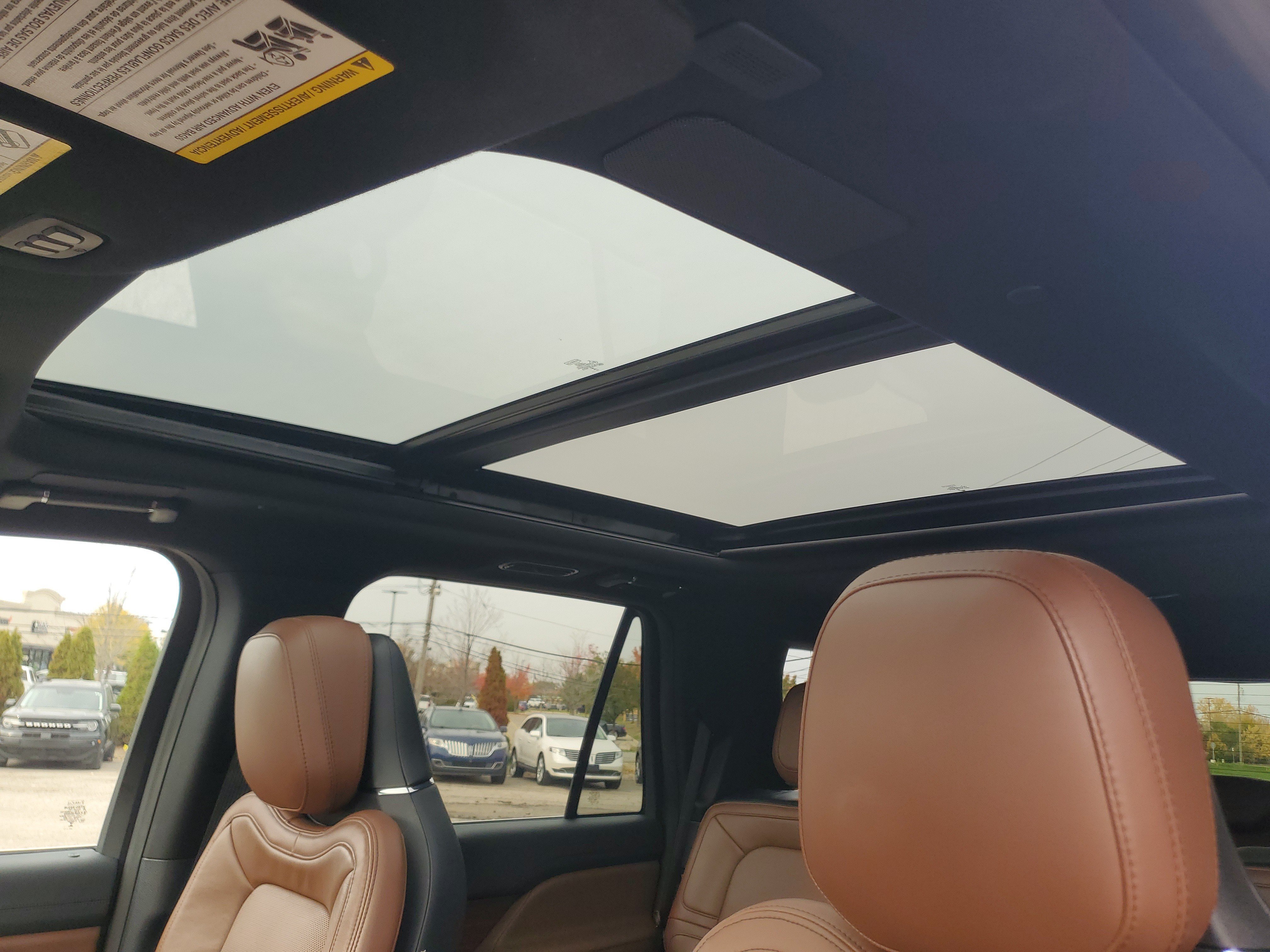 Used 2023 Lincoln Navigator Reserve AWD/4WD image 11