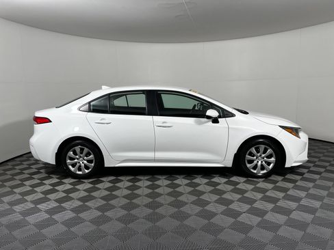 Certified 2025 Toyota Corolla LE FWD image 4