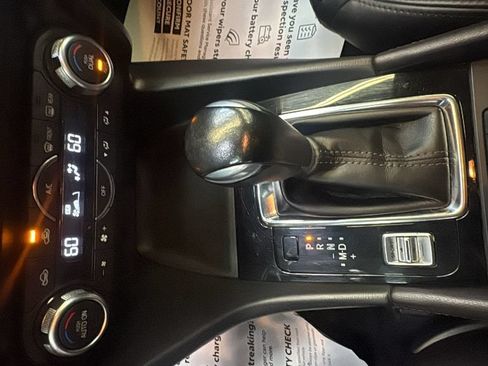 Used 2018 MAZDA MAZDA3 Touring FWD image 22