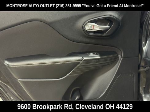 Used 2016 Jeep Cherokee Latitude image 32