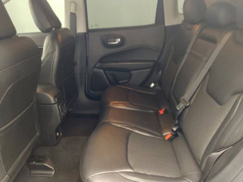 Used 2018 Jeep Compass Latitude AWD/4WD image 18