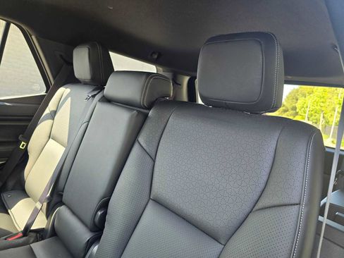 Used 2025 Toyota 4Runner SR5 AWD/4WD image 19