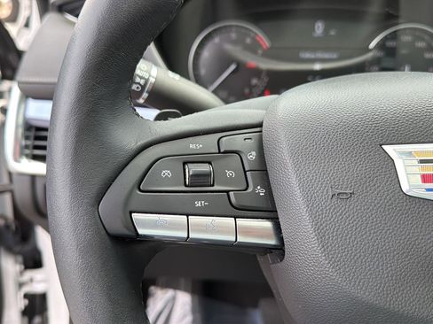 Used 2023 Cadillac XT4 Luxury w/ Cold Weather Package FWD image 20