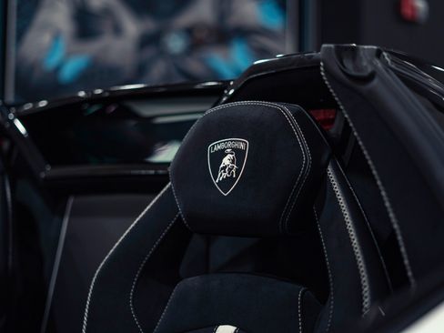 Used 2020 Lamborghini Aventador SVJ AWD/4WD image 39
