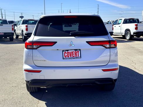 Used 2022 Mitsubishi Outlander ES image 7