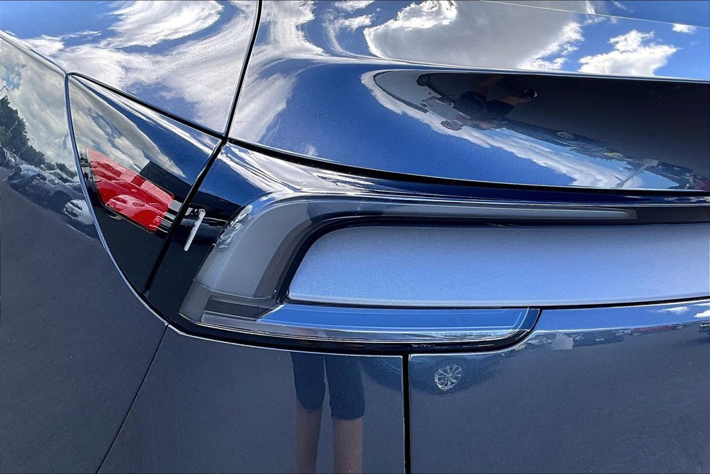 Used 2026 Tesla Model Y Long Range AWD/4WD image 28