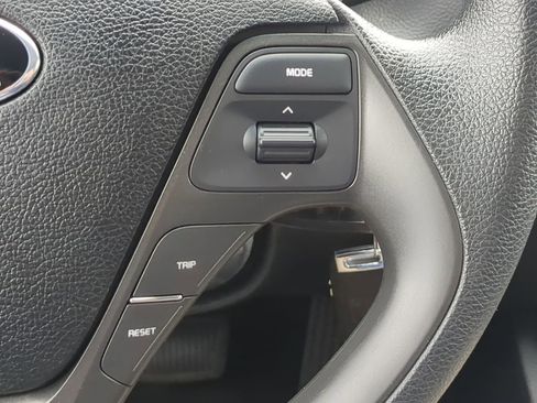 Used 2017 Kia Forte LX image 21