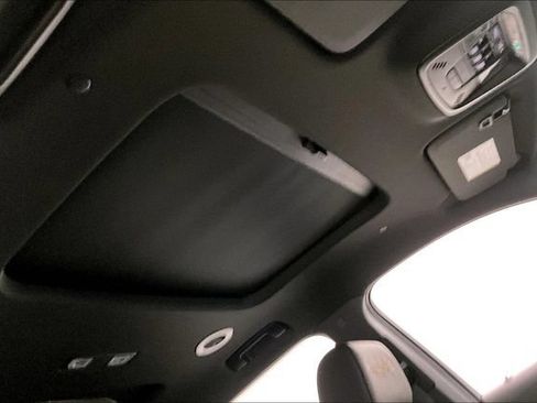 Used 2023 Chevrolet Traverse High Country FWD image 20