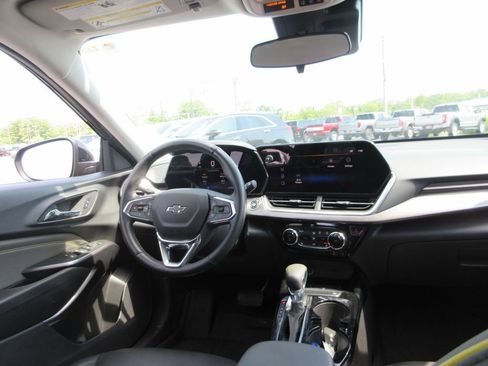 Certified 2025 Chevrolet Trax ACTIV w/ Driver Confidence Package FWD image 21
