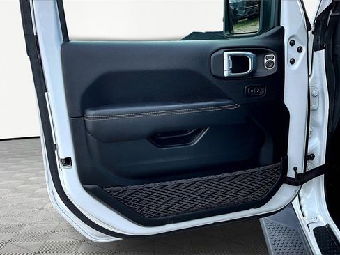 Used 2022 Jeep Wrangler Unlimited Sahara w/ Cold Weather Group image 23