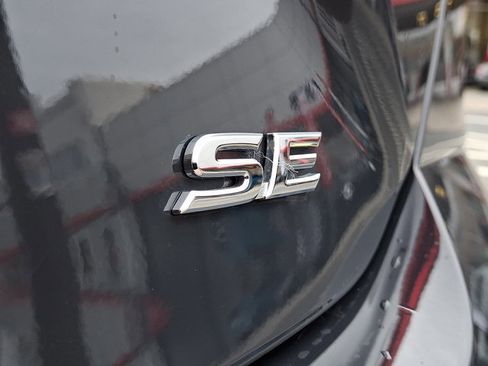 Used 2025 Toyota Camry SE w/ Convenience Package image 31