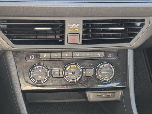 Used 2021 Volkswagen Jetta SE image 25