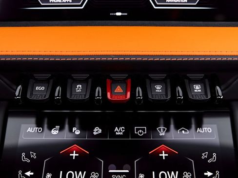 Used 2025 Lamborghini Urus Performante AWD/4WD image 88