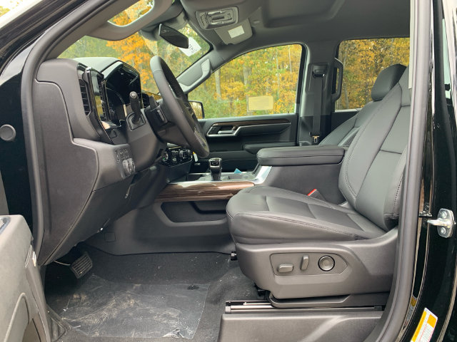 New 2026 Chevrolet Silverado 1500 RST w/ Dark Appearance Package AWD/4WD image 33