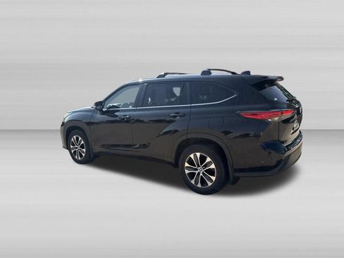 Used 2023 Toyota Highlander XLE AWD/4WD image 8
