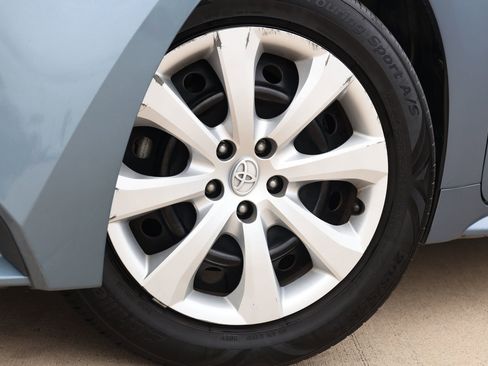 Used 2024 Toyota Corolla LE image 11