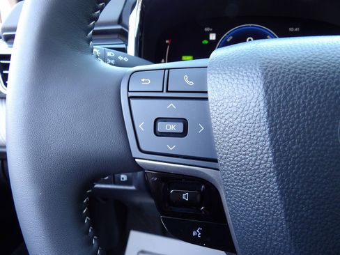 Used 2025 Toyota Camry SE image 15