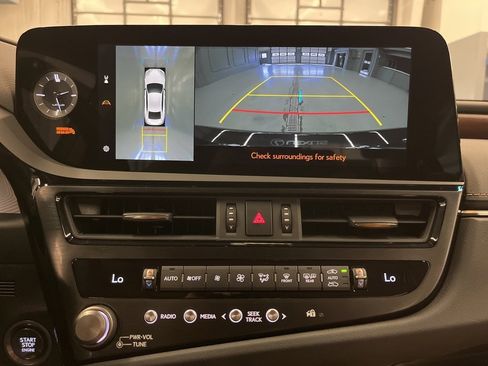 Used 2024 Lexus ES 350 Ultra Luxury w/ Accessory Package (Z2) image 19