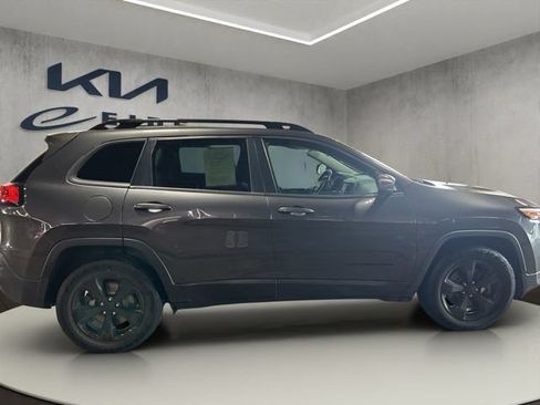 Used 2015 Jeep Cherokee Latitude w/ Comfort/Convenience Group AWD/4WD image 12