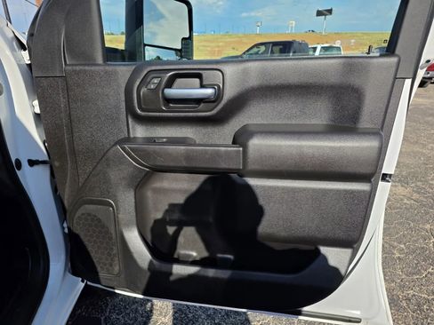 Used 2022 Chevrolet Silverado 2500 Custom w/ Infotainment Package AWD/4WD image 16
