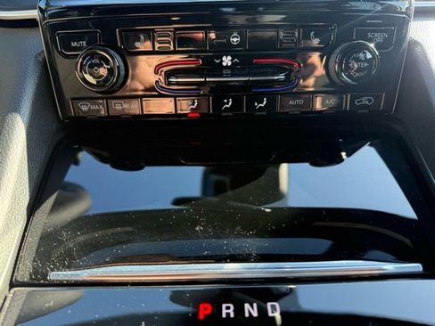 Used 2024 Jeep Grand Cherokee L Laredo w/ Luxury Tech Group I image 31