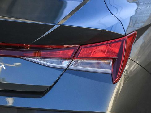 Used 2024 Hyundai Elantra SE image 7