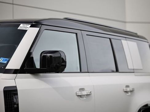 New 2026 Land Rover Defender 110 X-Dynamic SE AWD/4WD image 3