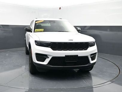Used 2025 Jeep Grand Cherokee Altitude