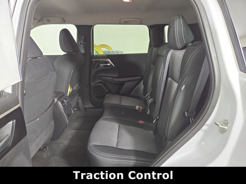 Used 2024 Mitsubishi Outlander ES AWD/4WD image 13