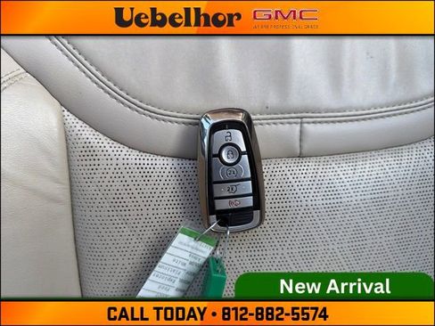 Used 2020 Ford Explorer Platinum w/ Premium Technology Package image 23