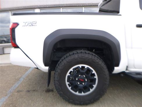 Used 2025 Toyota Tacoma TRD Off-Road AWD/4WD image 4