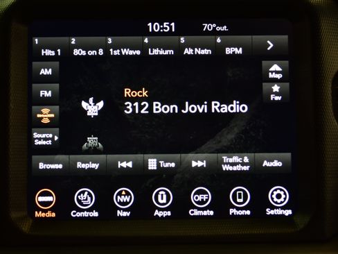 Used 2023 Jeep Wrangler Unlimited Sahara w/ Cold Weather Group AWD/4WD image 24