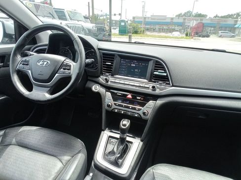 Used 2017 Hyundai Elantra Limited FWD image 13