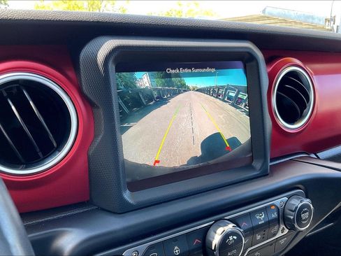 Used 2022 Jeep Wrangler Unlimited Rubicon AWD/4WD image 16