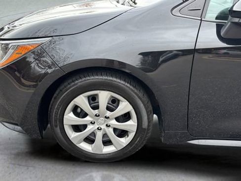 Used 2023 Toyota Corolla LE image 32